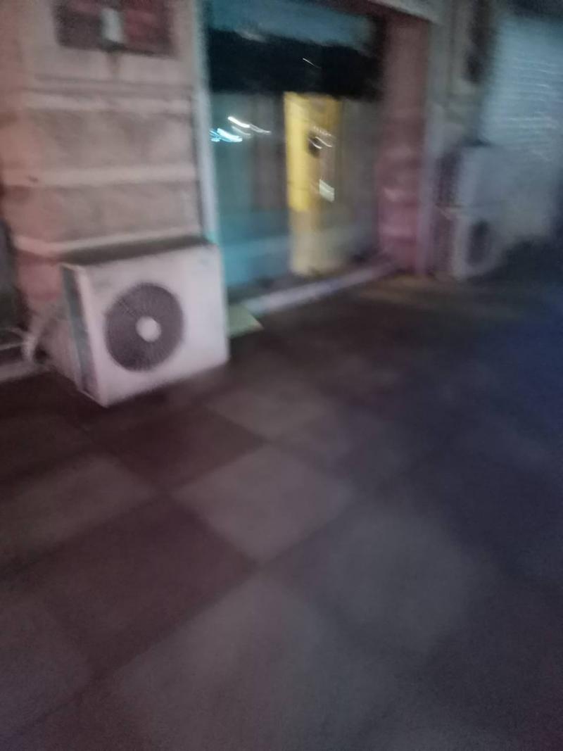 集庆门大街加油站对面门铺，刚才